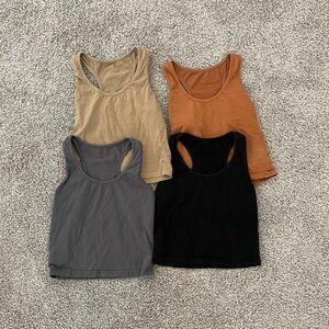 Pack of tank tops cropped size S